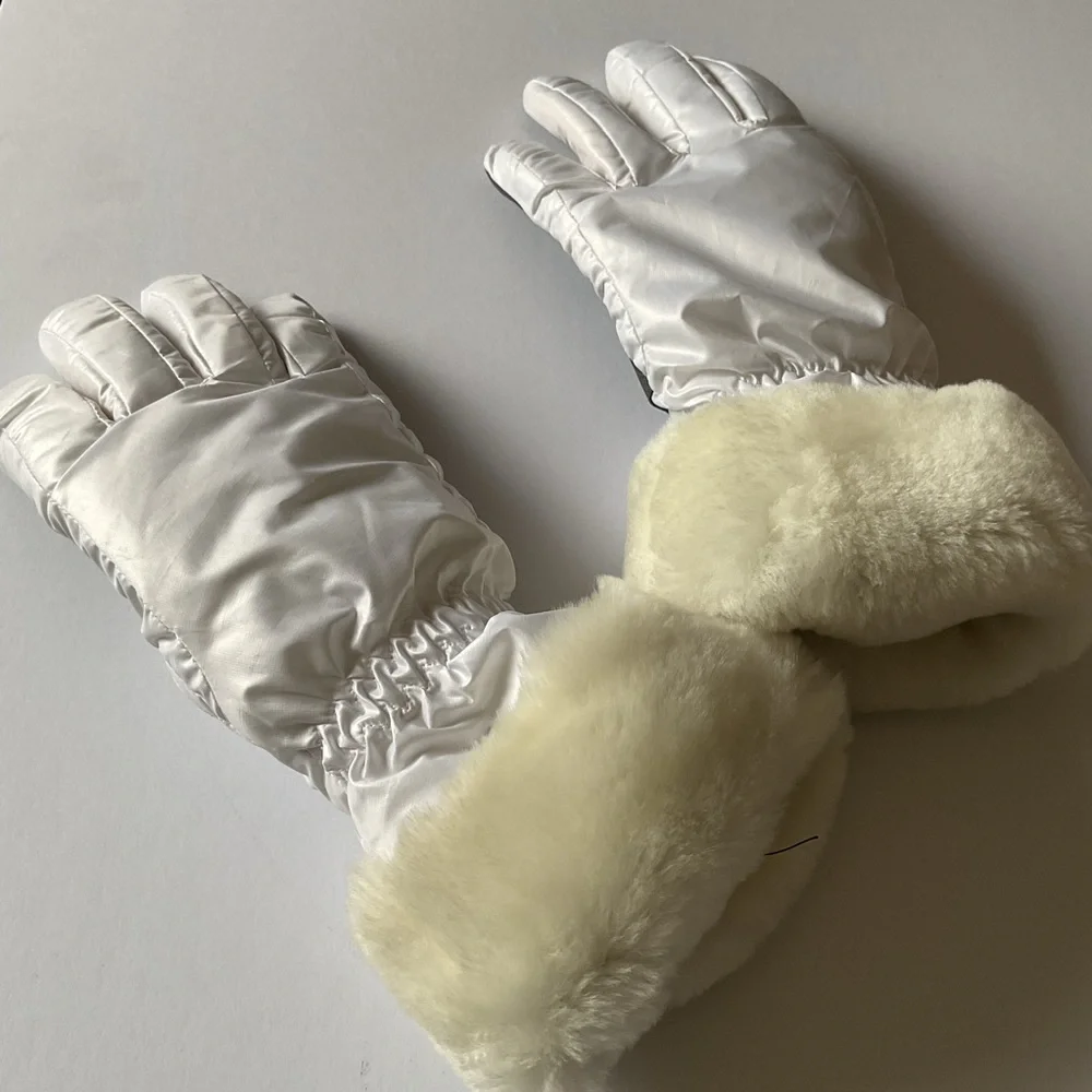 UGG WOMENS ALL WEATHER GLOVES WHITE SIZE L/XL SHEARLING FUR TRIMMED NWOT